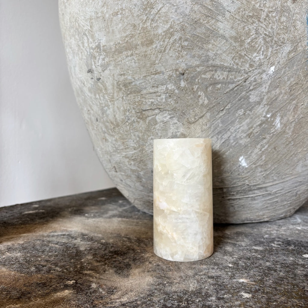 Manipura Living alabast lysestage cylinder – hvid, H 10 cm