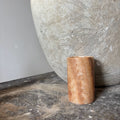 Manipura Living cylinderformet alabast lysestage i meleret brun, H 15 cm – natursten fra Egypten