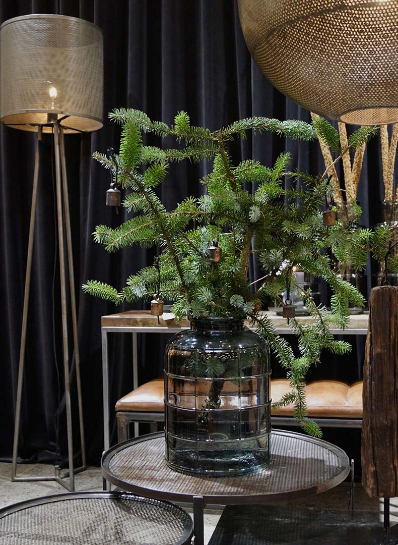 Trademark Living Jimbo lille rustik jernklokke med sort jutesnor – detalje