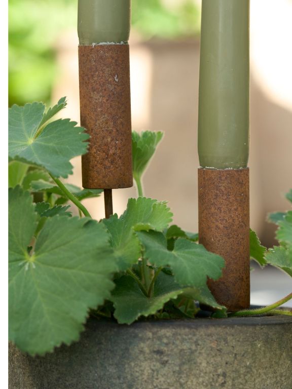 B Green Ane slank lysestage i rustjern, H 10 cm – detalje